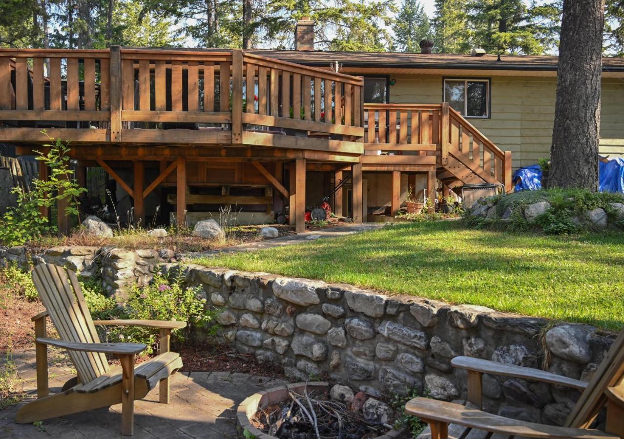 Auberge Kicking Horse Guest House โกลเดน ภายนอก รูปภาพ